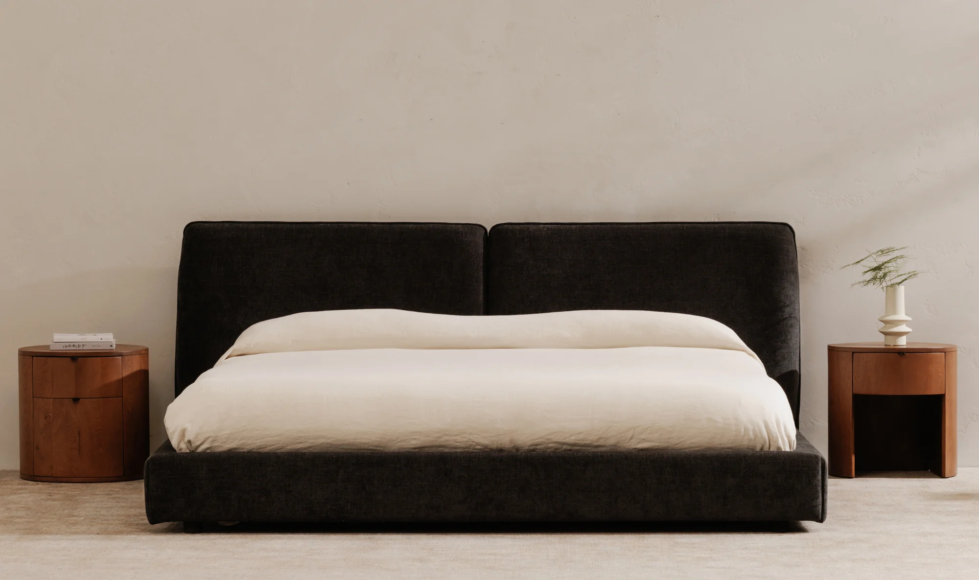 Zeppelin King Bed - Black - Image 10