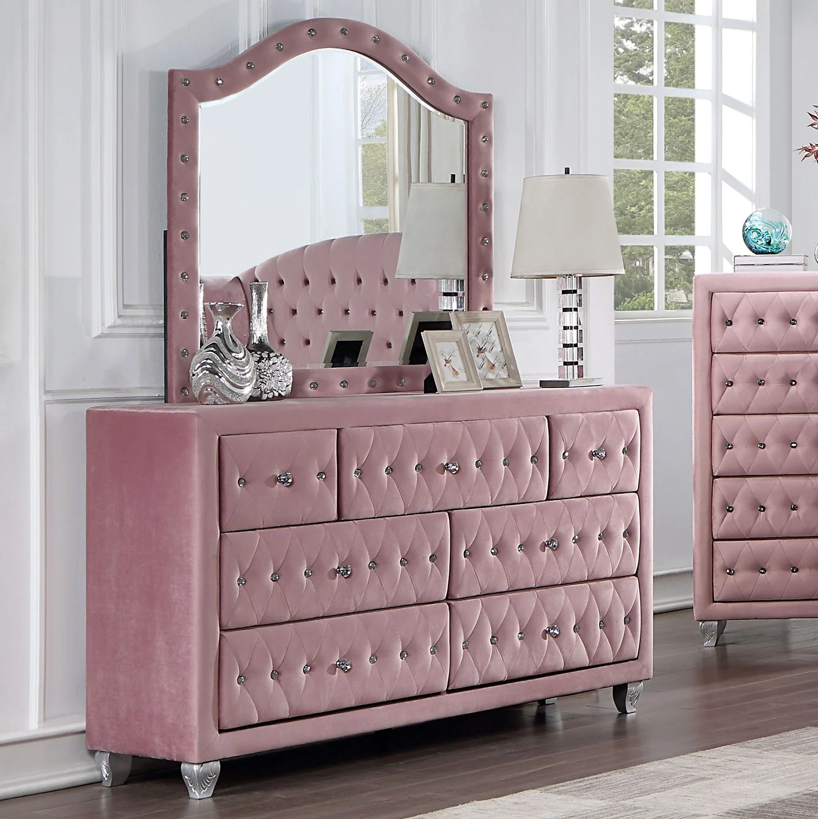 Zohar Pink 5-Piece Queen Bedroom Set - Image 4